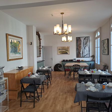 Trianon Hotel Vichy Bagian luar foto
