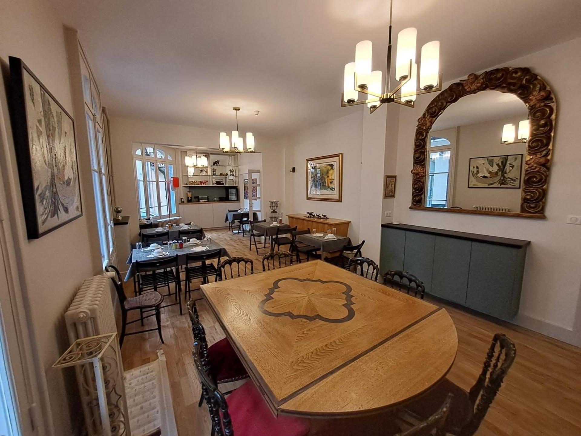 Trianon Hotel Vichy Bagian luar foto